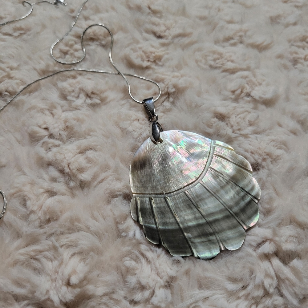 Mother of Pearl Shell Necklac